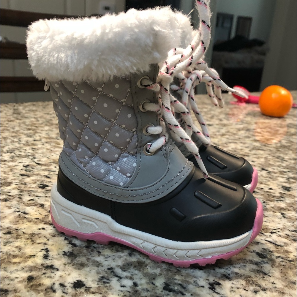Toddler snow shoes size 6 carters